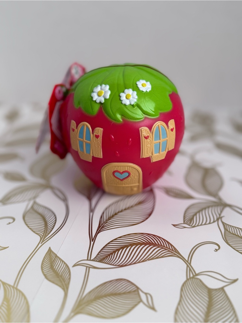 L.O.L. SURPRISE! Strawberry Shortcake Tots with Scented Dolls, Pets.